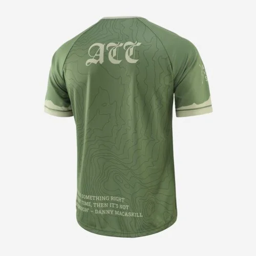 Back of short sleeve mountain bike top